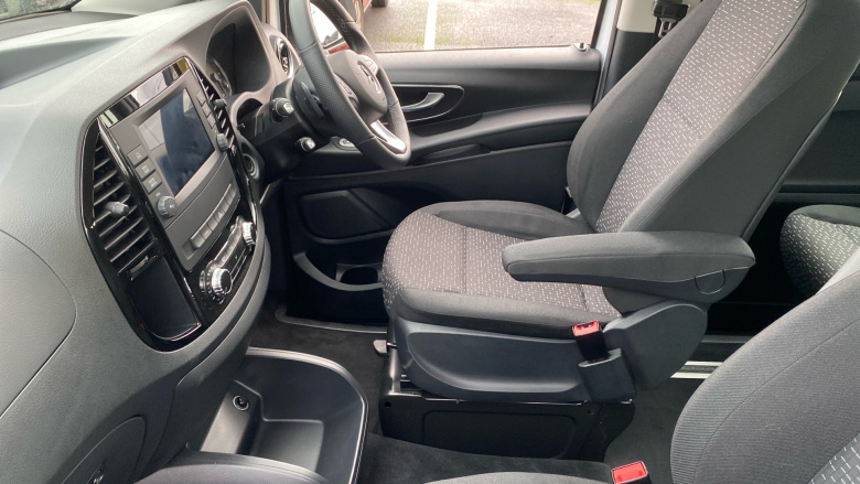 Mercedes-Benz Vito ELr Tourer L3 Electric Fwd 150kW 100kWh Premium 9-Seater Auto